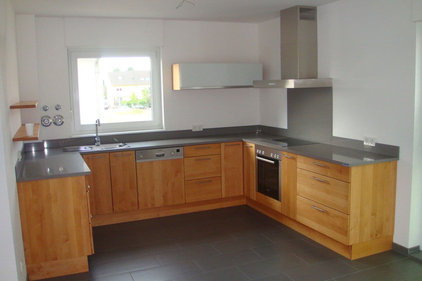 Prenájom bytu 4-izbový 135 m², Erzhausen, Hesensko Prenájom bytu 4-izbový 135 m², Erzhausen, Hesensko