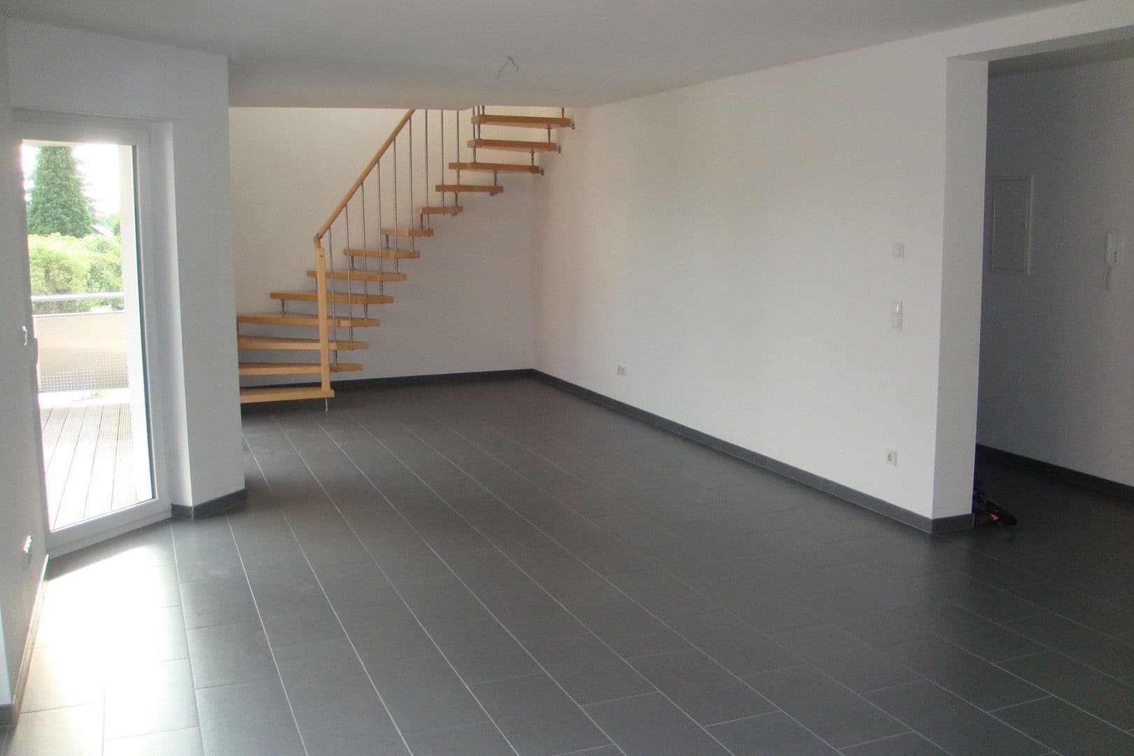 Prenájom bytu 4-izbový 135 m², Erzhausen, Hesensko Prenájom bytu 4-izbový 135 m², Erzhausen, Hesensko