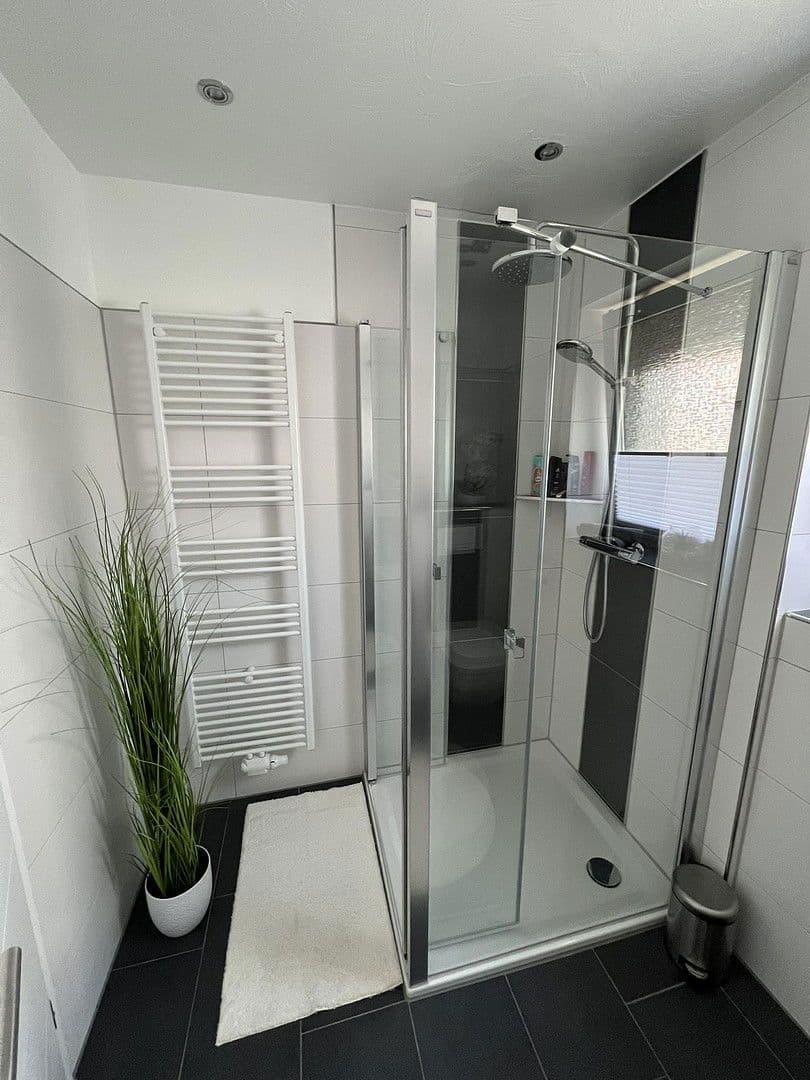 Prenájom domu 230 m², pozemek 3.500 m², Kombergstraße 16, Meißner, Hesensko Prenájom domu 230 m², pozemek 3.500 m², Kombergstraße 16, Meißner, Hesensko