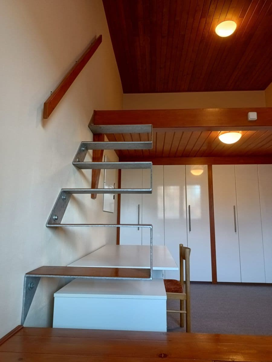 Prenájom bytu 1-izbový 37 m², Štúrova, Praha, Praha Prenájom bytu 1-izbový 37 m², Štúrova, Praha, Praha