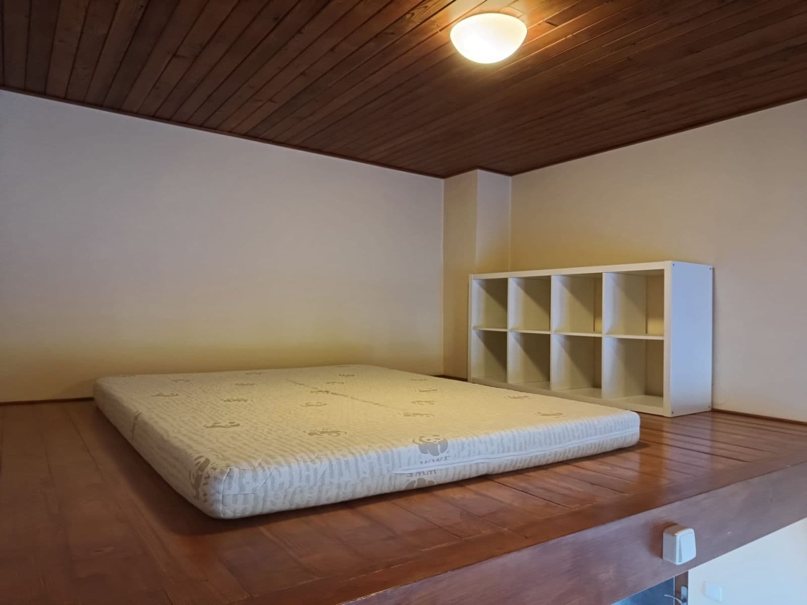 Prenájom bytu 1-izbový 37 m², Štúrova, Praha, Praha Prenájom bytu 1-izbový 37 m², Štúrova, Praha, Praha