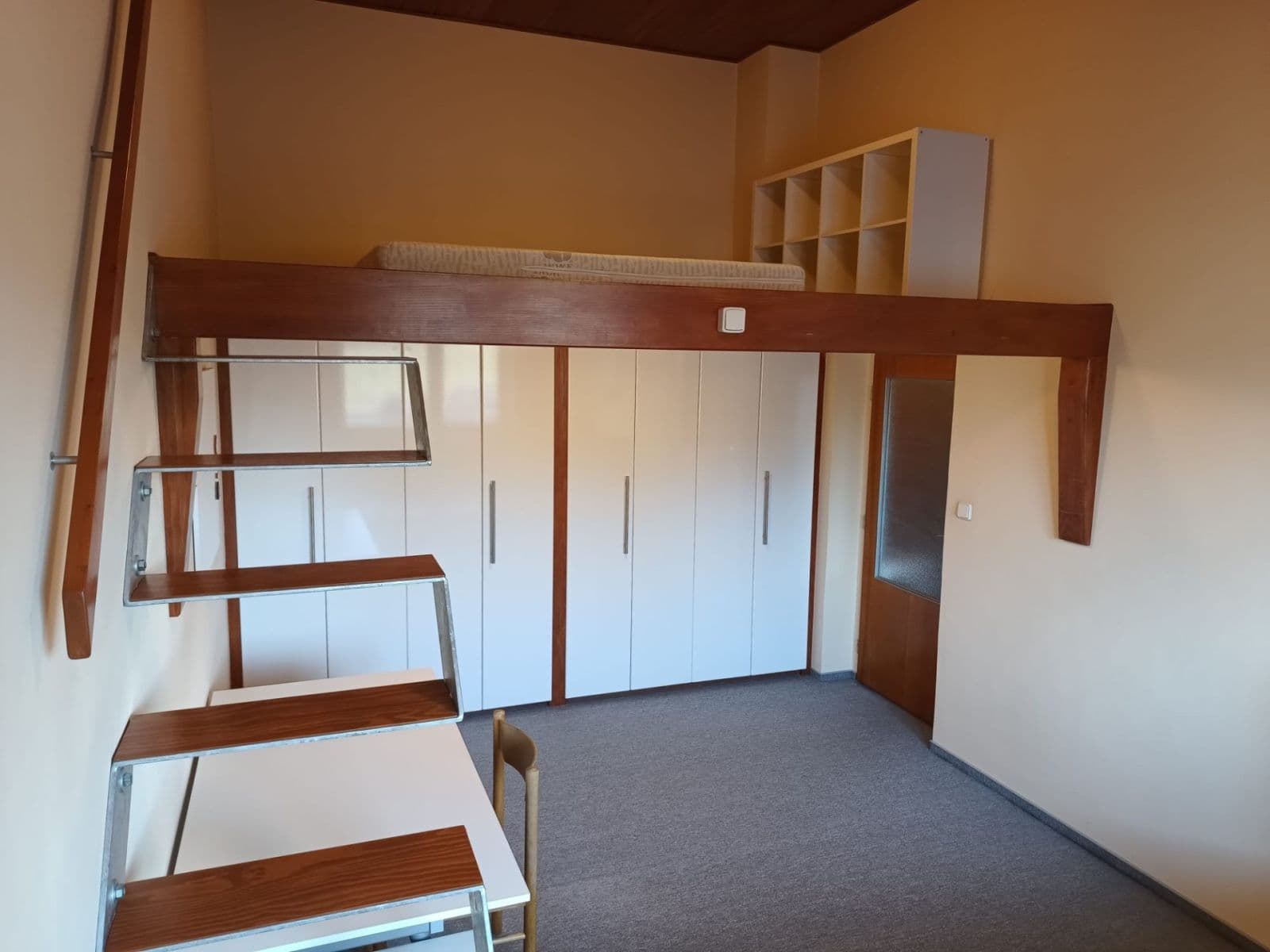 Prenájom bytu 1-izbový 37 m², Štúrova, Praha, Praha Prenájom bytu 1-izbový 37 m², Štúrova, Praha, Praha