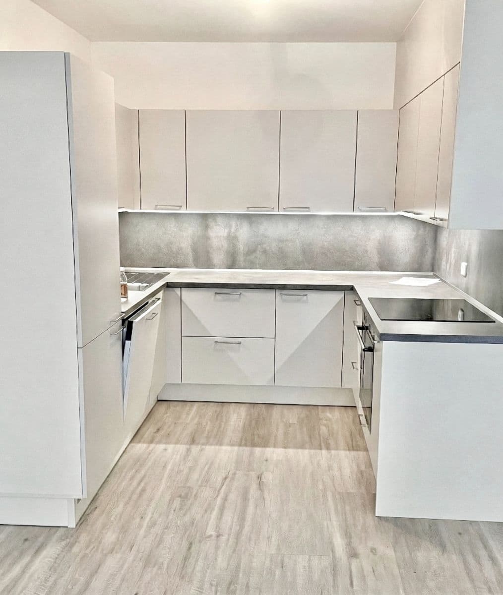 Prenájom bytu 2-izbový 55 m², Čakovická, Praha, Praha Prenájom bytu 2-izbový 55 m², Čakovická, Praha, Praha