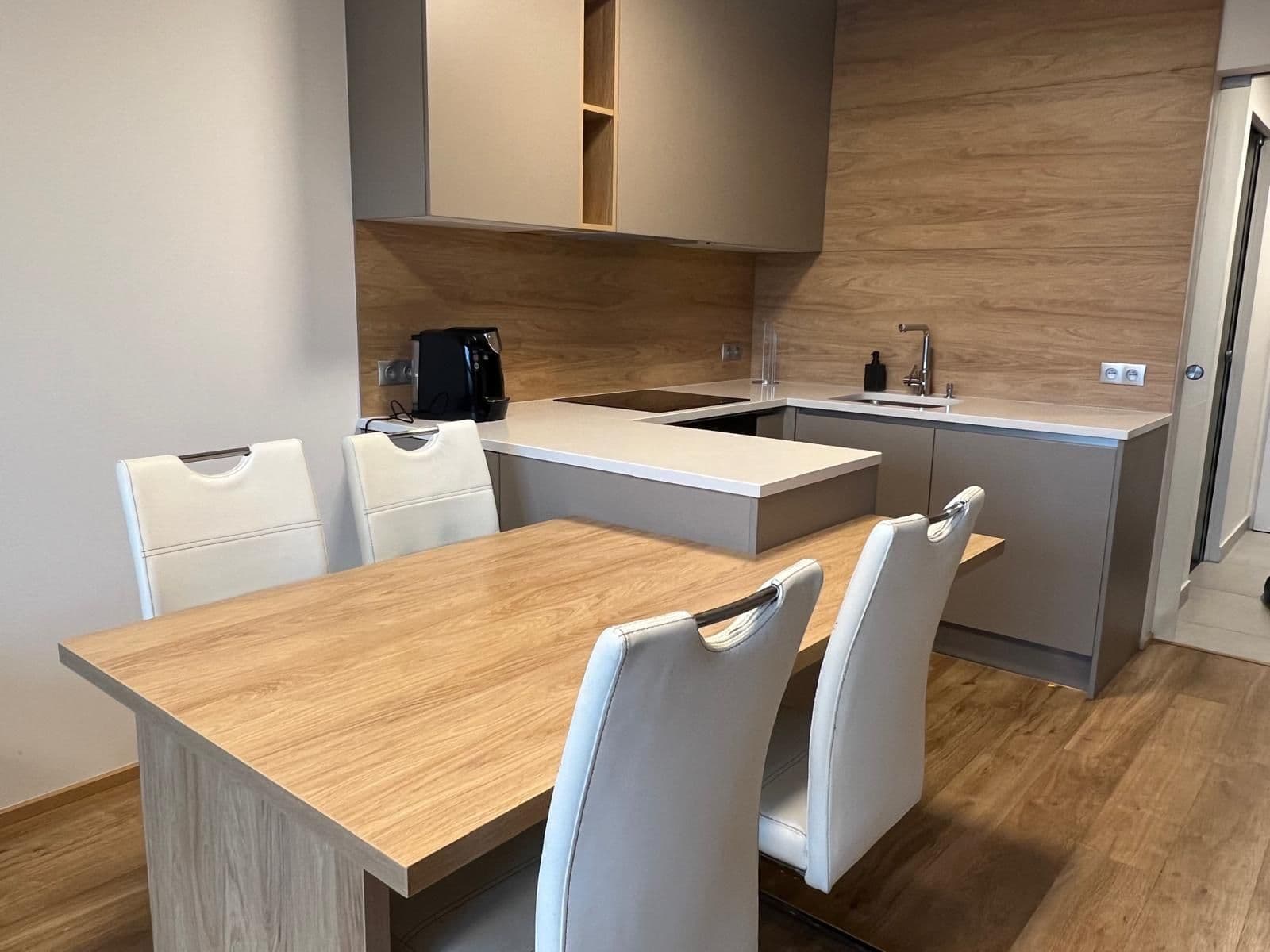 Prenájom bytu 2-izbový 67 m², Kurta Konráda, Praha, Praha Prenájom bytu 2-izbový 67 m², Kurta Konráda, Praha, Praha