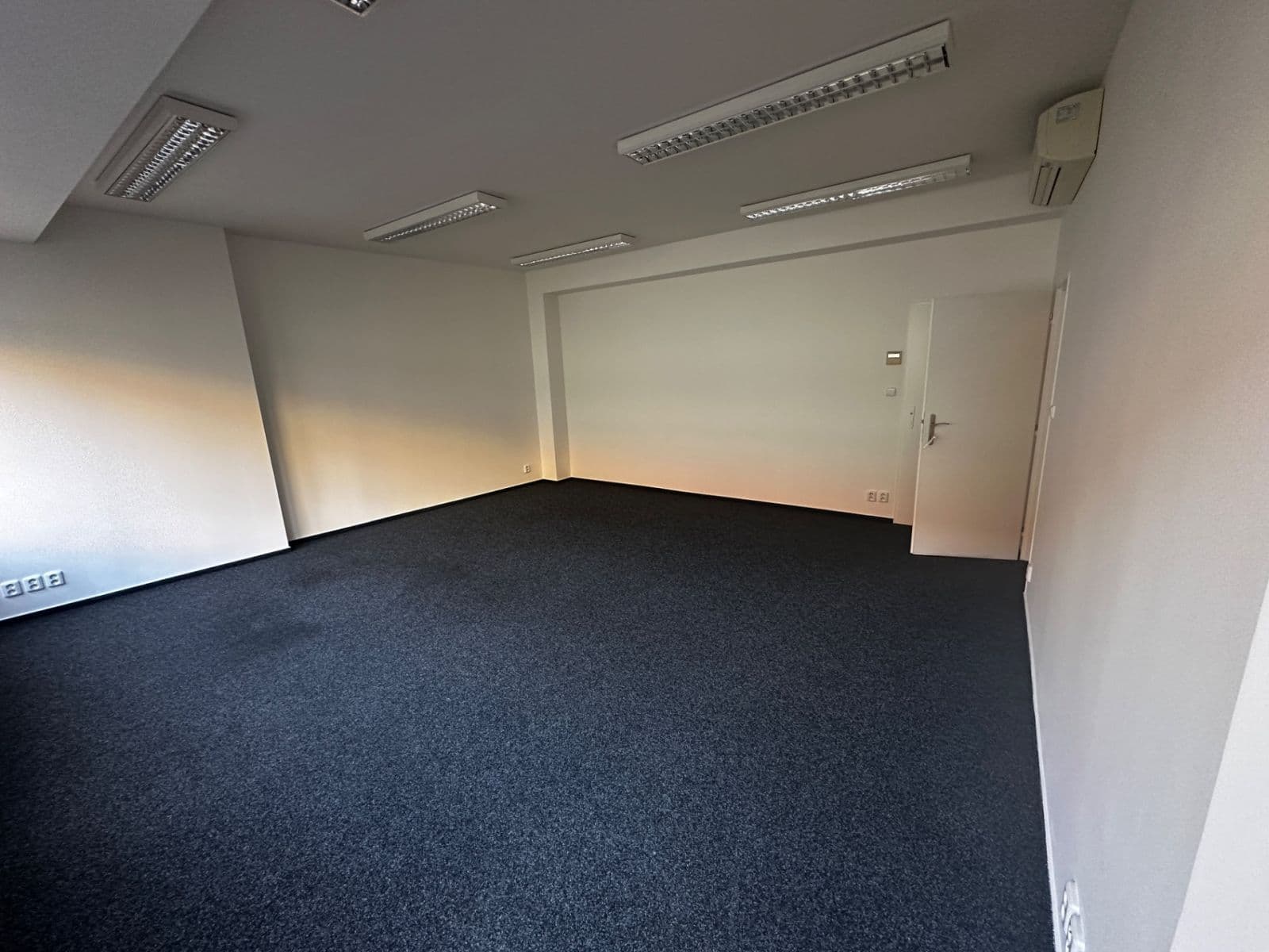 Prenájom kancelárie 33 m², Národní, Praha, Praha Prenájom kancelárie 33 m², Národní, Praha, Praha