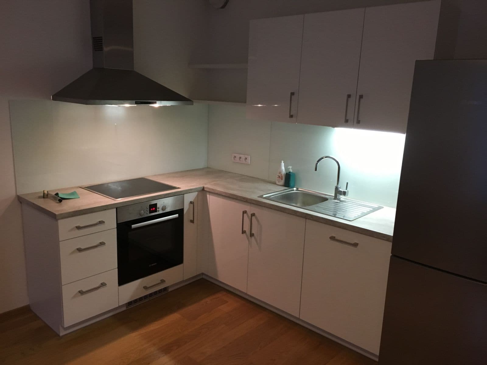 Prenájom bytu 1-izbový 39 m², Komunardů, Praha, Praha Prenájom bytu 1-izbový 39 m², Komunardů, Praha, Praha