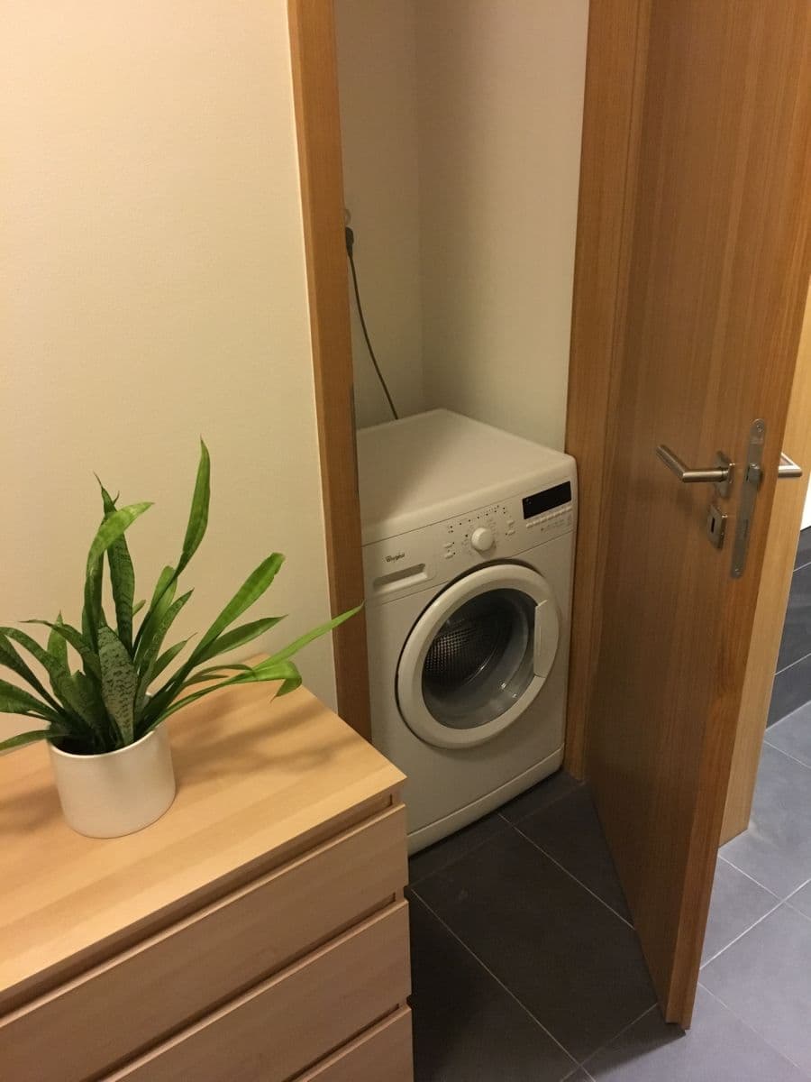 Prenájom bytu 1-izbový 39 m², Komunardů, Praha, Praha Prenájom bytu 1-izbový 39 m², Komunardů, Praha, Praha