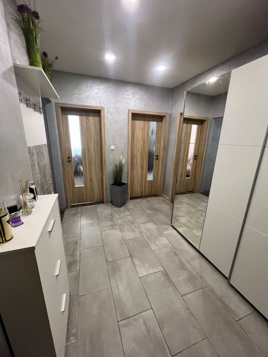 Predaj bytu 4-izbový 85 m², Budovatelů, Jablonec nad Nisou, Liberecký kraj Predaj bytu 4-izbový 85 m², Budovatelů, Jablonec nad Nisou, Liberecký kraj