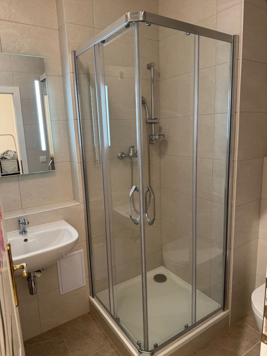 Prenájom bytu 3-izbový 104 m², Libínská, Praha, Praha Prenájom bytu 3-izbový 104 m², Libínská, Praha, Praha