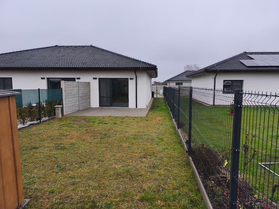 Prenájom bytu 2-izbový 49 m², U Luk, Tišice, Středočeský kraj Prenájom bytu 2-izbový 49 m², U Luk, Tišice, Středočeský kraj