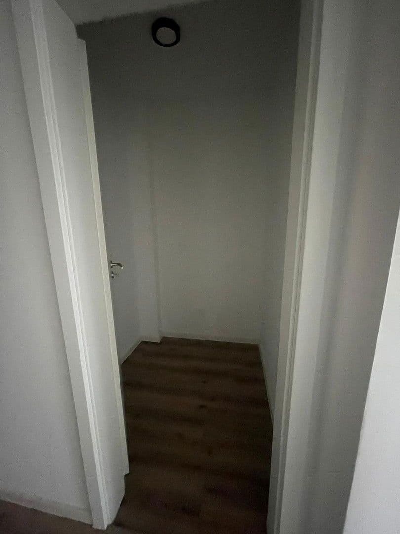 Prenájom bytu 3-izbový 109 m², Alzeyer Str. 1, Frankfurt, Hesensko Prenájom bytu 3-izbový 109 m², Alzeyer Str. 1, Frankfurt, Hesensko