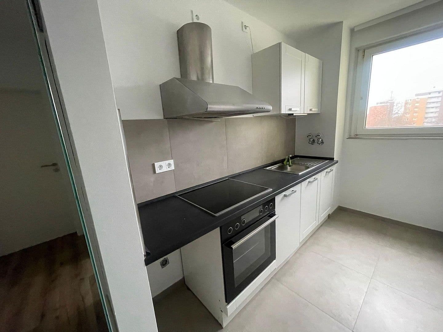 Prenájom bytu 3-izbový 109 m², Alzeyer Str. 1, Frankfurt, Hesensko Prenájom bytu 3-izbový 109 m², Alzeyer Str. 1, Frankfurt, Hesensko