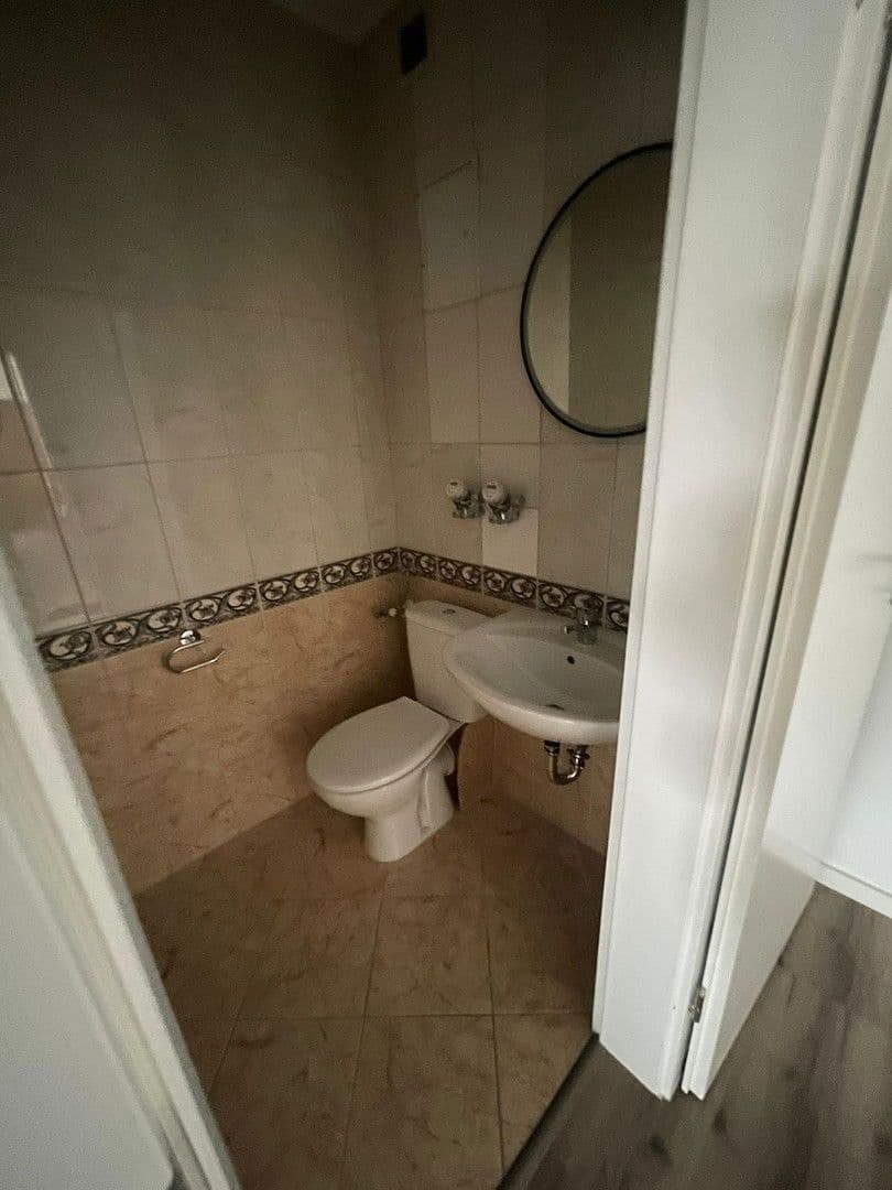 Prenájom bytu 3-izbový 109 m², Alzeyer Str. 1, Frankfurt, Hesensko Prenájom bytu 3-izbový 109 m², Alzeyer Str. 1, Frankfurt, Hesensko