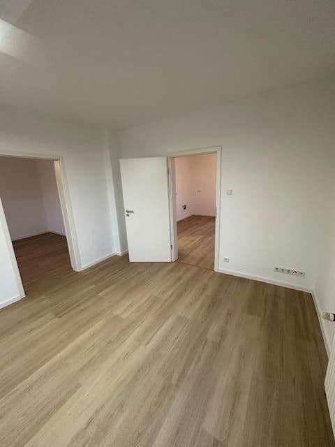Prenájom bytu 2-izbový 56 m², Waldstromerstr. 18, Nürnberg, Bavorsko Prenájom bytu 2-izbový 56 m², Waldstromerstr. 18, Nürnberg, Bavorsko
