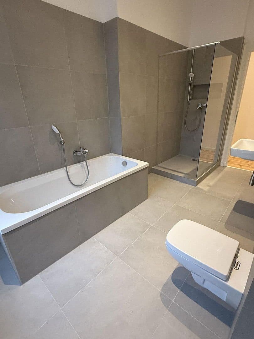 Prenájom bytu 3-izbový 109 m², Blissestraße, Berlin, Berlín Prenájom bytu 3-izbový 109 m², Blissestraße, Berlin, Berlín