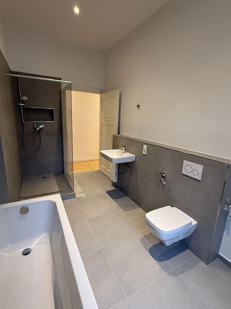 Prenájom bytu 3-izbový 109 m², Blissestraße, Berlin, Berlín Prenájom bytu 3-izbový 109 m², Blissestraße, Berlin, Berlín