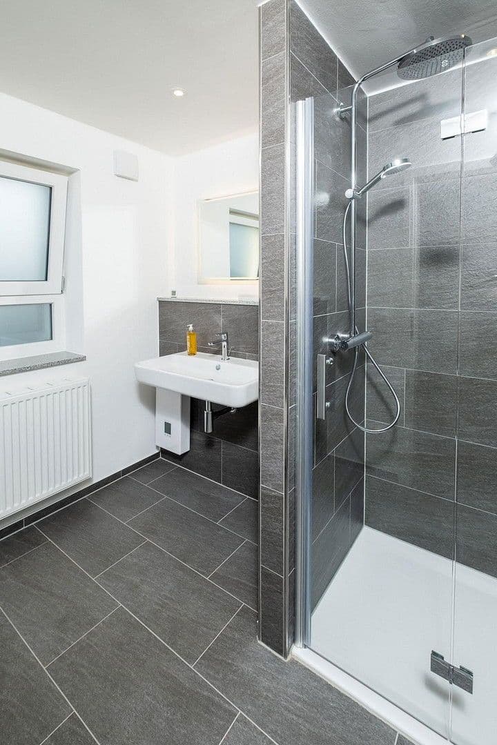 Prenájom bytu 2-izbový 36 m², Glatzer Straße, Köln, Severné Porýnie - Westfálsko Prenájom bytu 2-izbový 36 m², Glatzer Straße, Köln, Severné Porýnie - Westfálsko