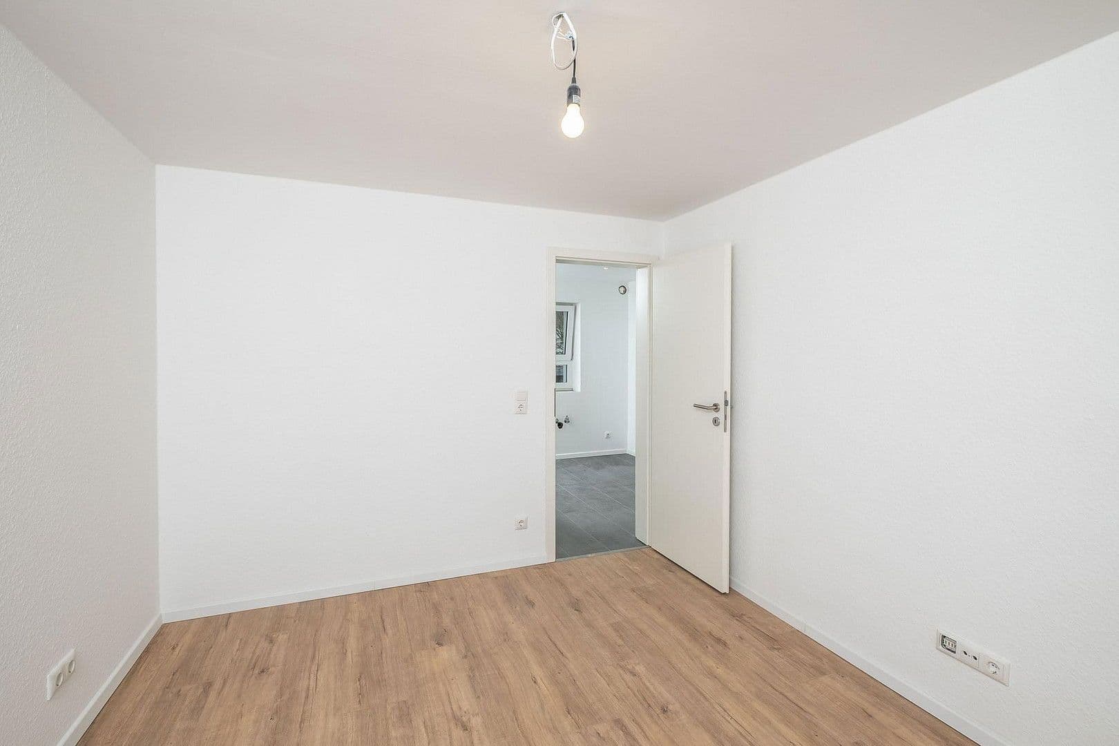 Prenájom bytu 2-izbový 36 m², Glatzer Straße, Köln, Severné Porýnie - Westfálsko Prenájom bytu 2-izbový 36 m², Glatzer Straße, Köln, Severné Porýnie - Westfálsko