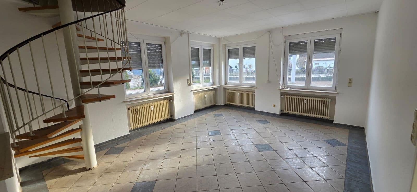 Prenájom nebytového priestoru 1.049 m², Simbacherstr. 35, Neuötting, Bavorsko Prenájom nebytového priestoru 1.049 m², Simbacherstr. 35, Neuötting, Bavorsko
