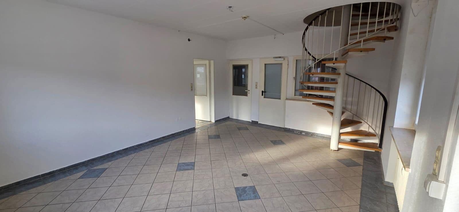 Prenájom nebytového priestoru 1.049 m², Simbacherstr. 35, Neuötting, Bavorsko Prenájom nebytového priestoru 1.049 m², Simbacherstr. 35, Neuötting, Bavorsko