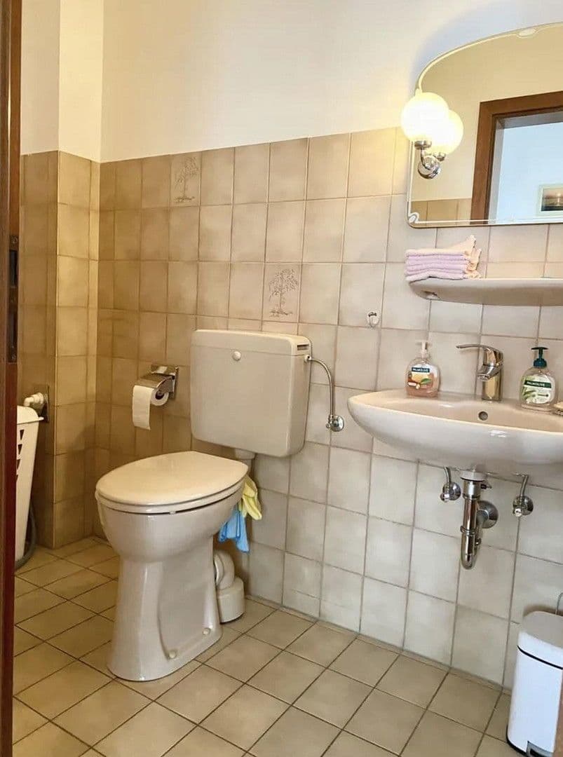 Prenájom bytu 3-izbový 85 m², Bahlenstrasse 183, Düsseldorf, Severné Porýnie - Westfálsko Prenájom bytu 3-izbový 85 m², Bahlenstrasse 183, Düsseldorf, Severné Porýnie - Westfálsko