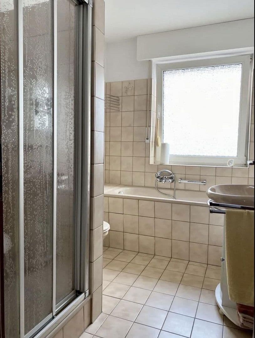 Prenájom bytu 3-izbový 85 m², Bahlenstrasse 183, Düsseldorf, Severné Porýnie - Westfálsko Prenájom bytu 3-izbový 85 m², Bahlenstrasse 183, Düsseldorf, Severné Porýnie - Westfálsko