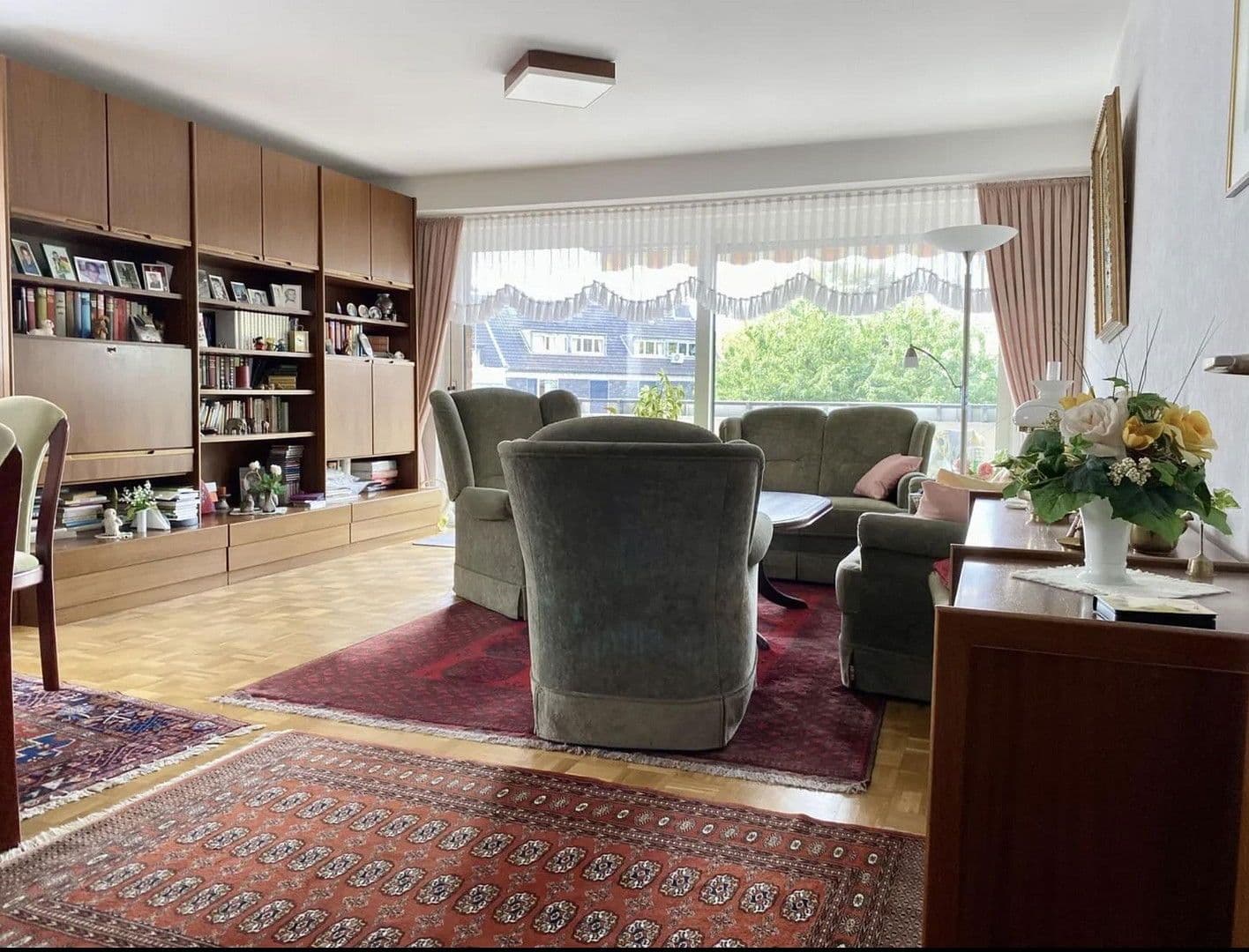 Prenájom bytu 3-izbový 85 m², Bahlenstrasse 183, Düsseldorf, Severné Porýnie - Westfálsko Prenájom bytu 3-izbový 85 m², Bahlenstrasse 183, Düsseldorf, Severné Porýnie - Westfálsko