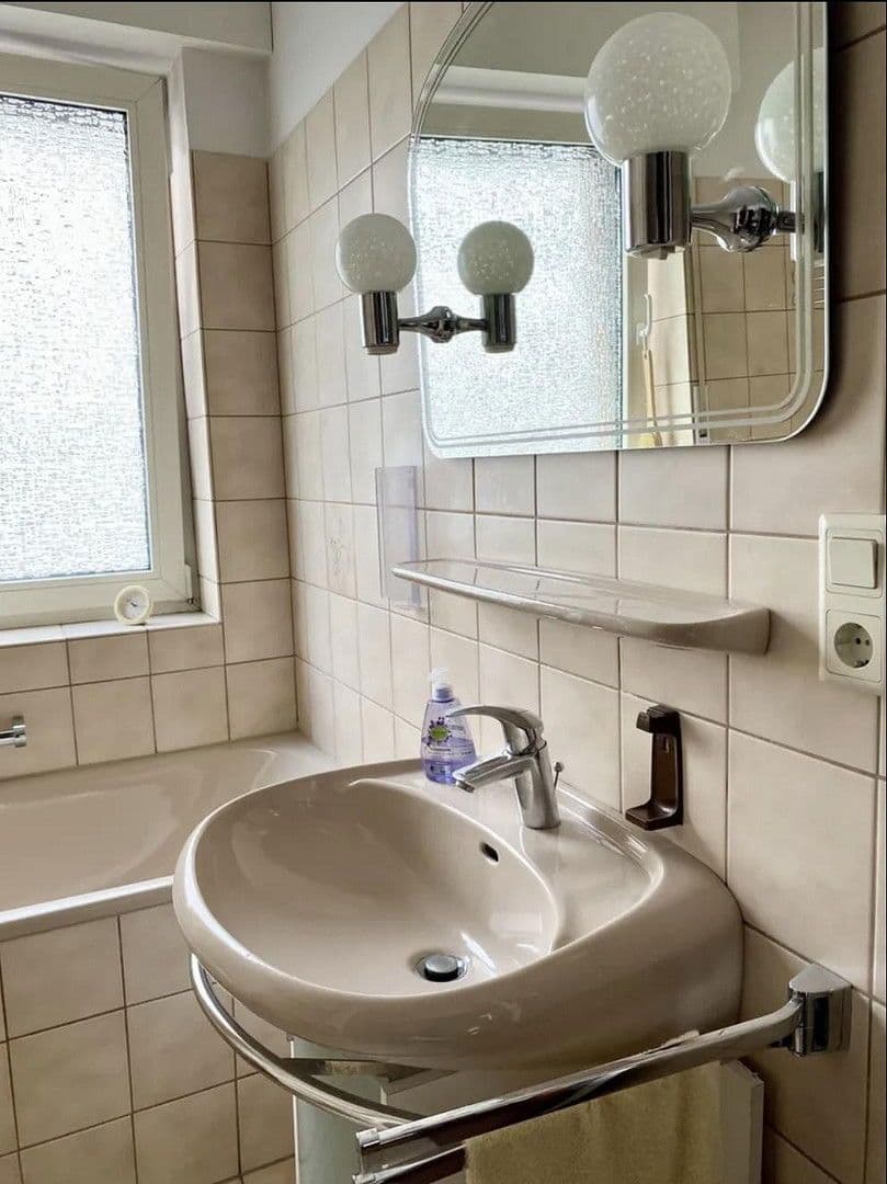 Prenájom bytu 3-izbový 85 m², Bahlenstrasse 183, Düsseldorf, Severné Porýnie - Westfálsko Prenájom bytu 3-izbový 85 m², Bahlenstrasse 183, Düsseldorf, Severné Porýnie - Westfálsko