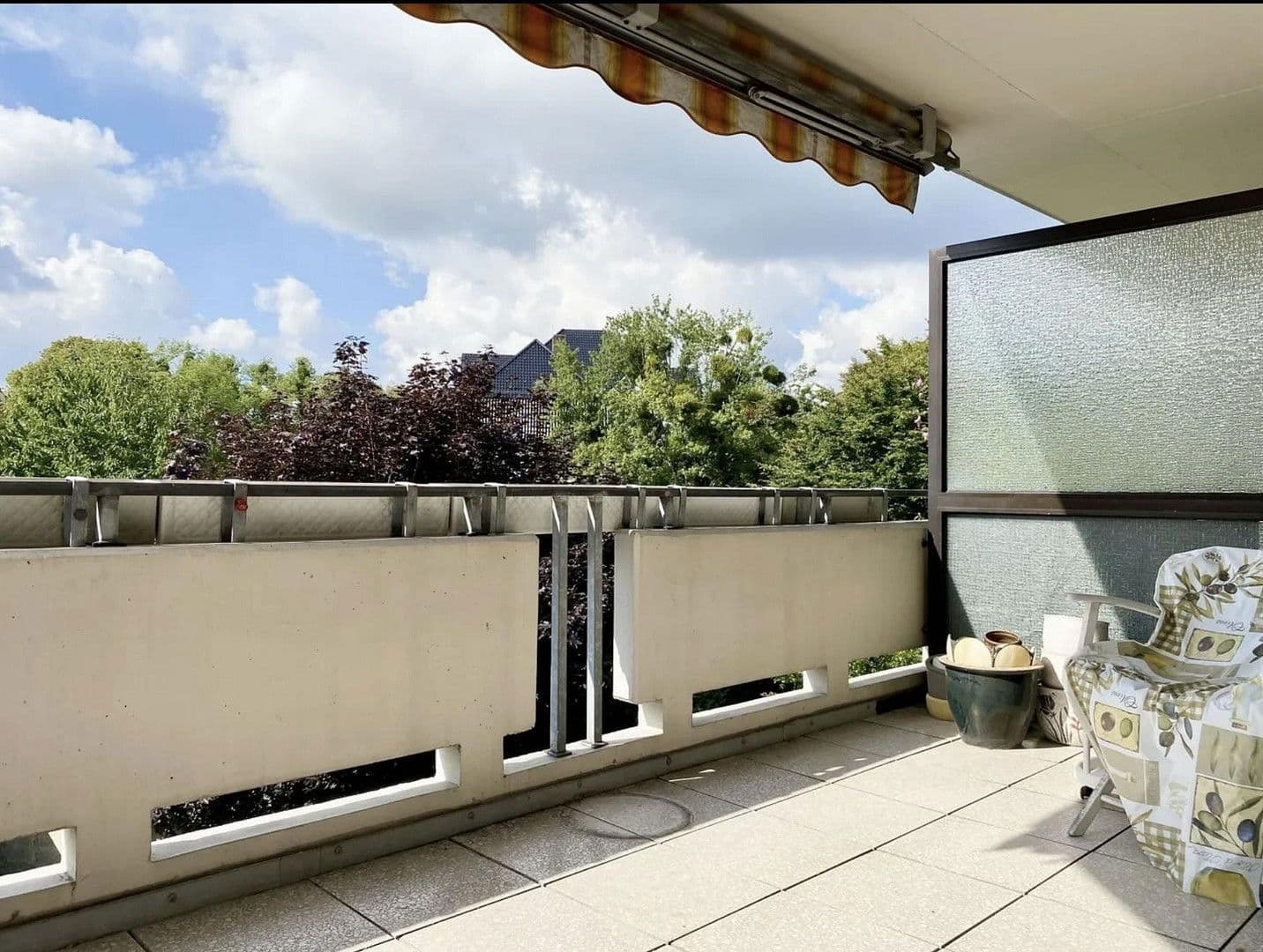 Prenájom bytu 3-izbový 85 m², Bahlenstrasse 183, Düsseldorf, Severné Porýnie - Westfálsko Prenájom bytu 3-izbový 85 m², Bahlenstrasse 183, Düsseldorf, Severné Porýnie - Westfálsko