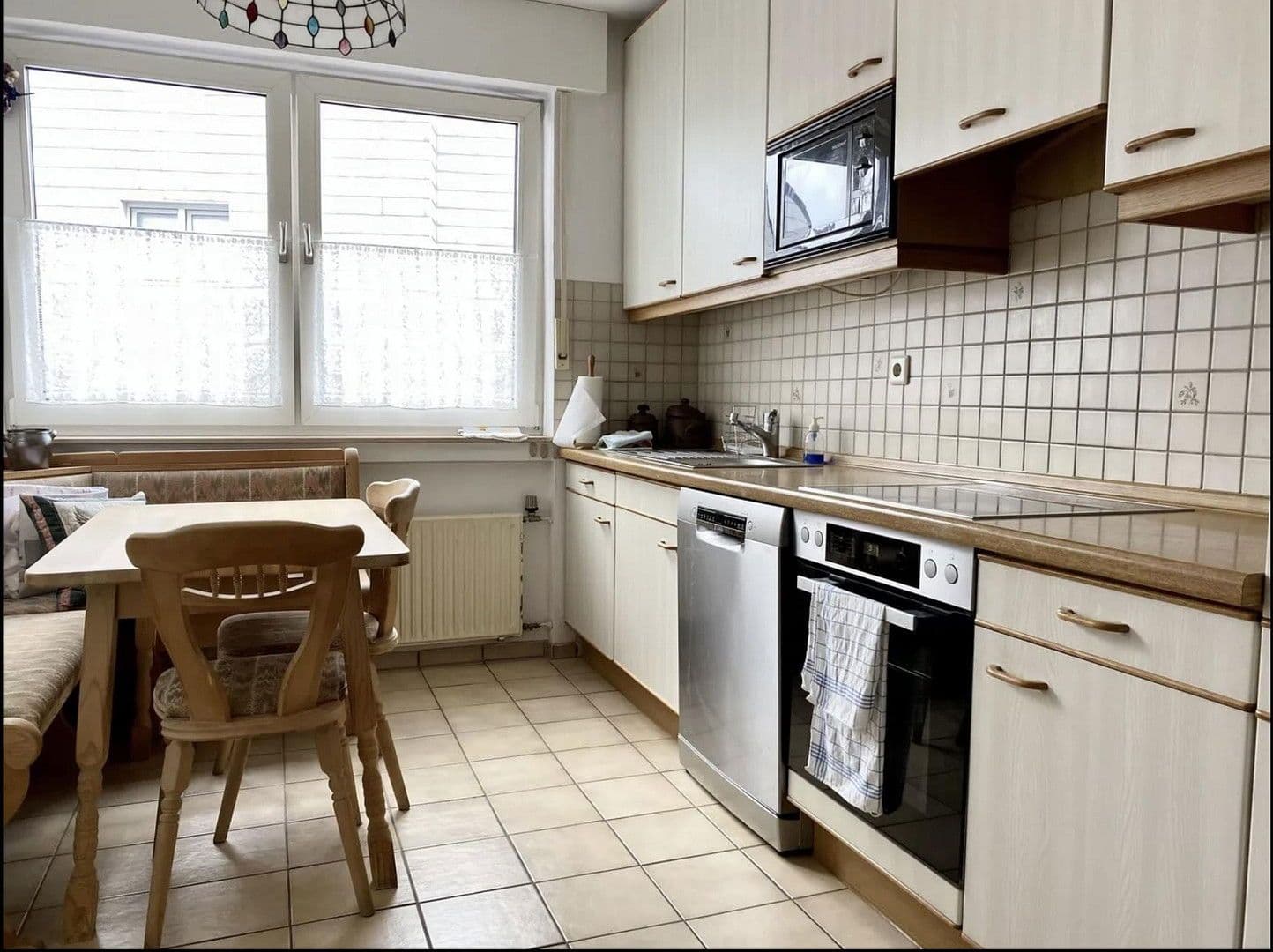 Prenájom bytu 3-izbový 85 m², Bahlenstrasse 183, Düsseldorf, Severné Porýnie - Westfálsko Prenájom bytu 3-izbový 85 m², Bahlenstrasse 183, Düsseldorf, Severné Porýnie - Westfálsko