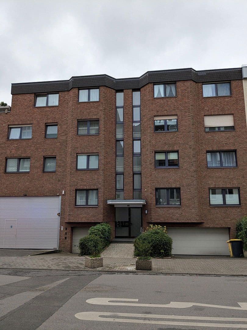 Prenájom bytu 3-izbový 85 m², Bahlenstrasse 183, Düsseldorf, Severné Porýnie - Westfálsko Prenájom bytu 3-izbový 85 m², Bahlenstrasse 183, Düsseldorf, Severné Porýnie - Westfálsko