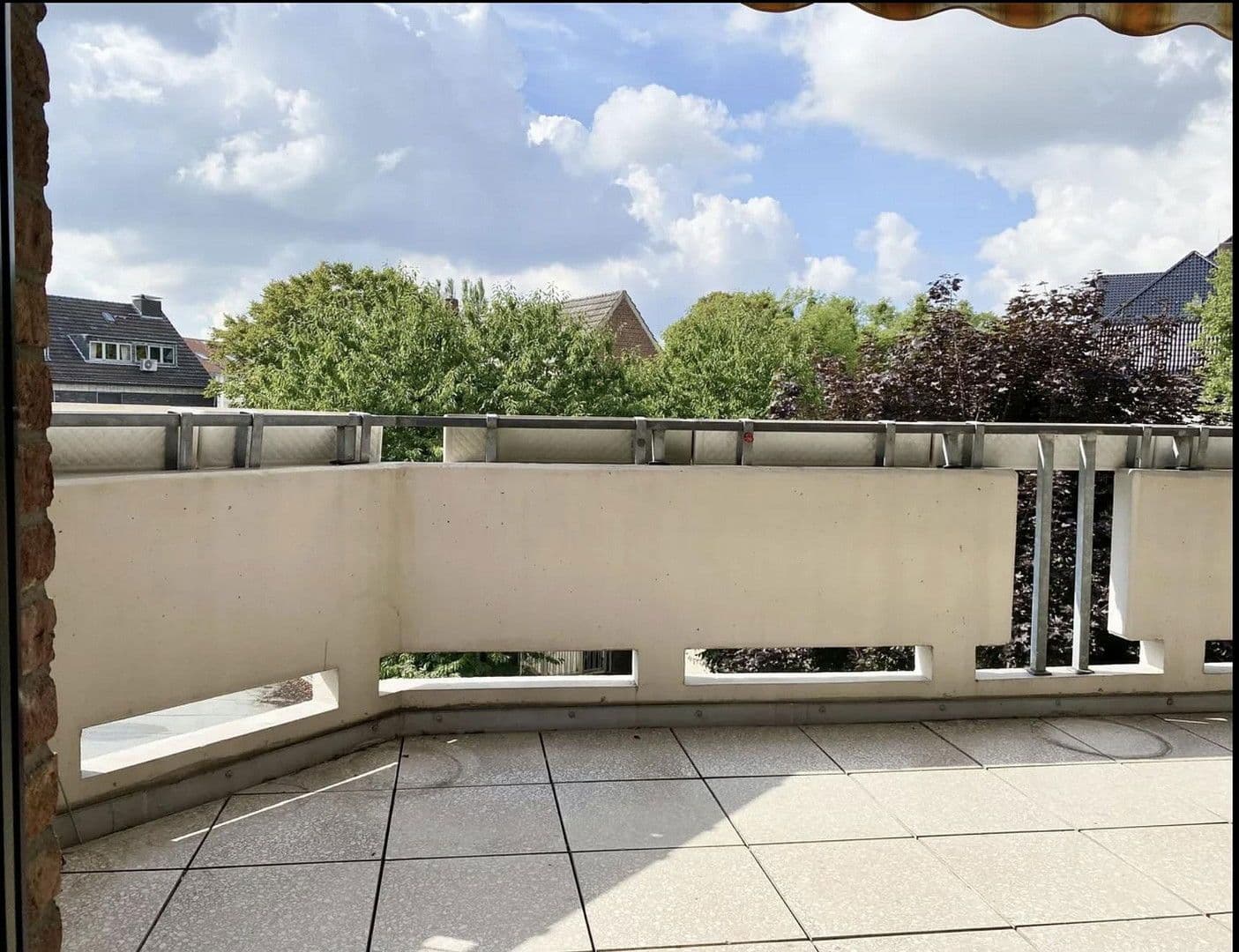 Prenájom bytu 3-izbový 85 m², Bahlenstrasse 183, Düsseldorf, Severné Porýnie - Westfálsko Prenájom bytu 3-izbový 85 m², Bahlenstrasse 183, Düsseldorf, Severné Porýnie - Westfálsko