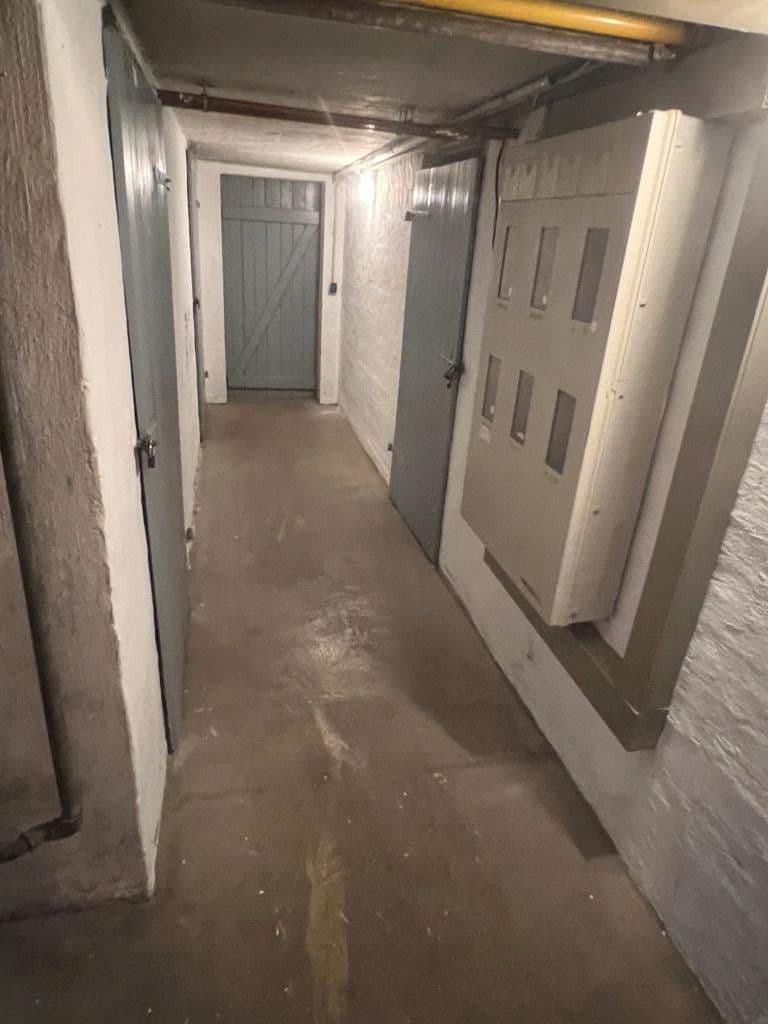 Predaj domu 900 m², pozemek 2.940 m², Weetzer Kirchweg 6, Ronnenberg, Dolné Sasko Predaj domu 900 m², pozemek 2.940 m², Weetzer Kirchweg 6, Ronnenberg, Dolné Sasko