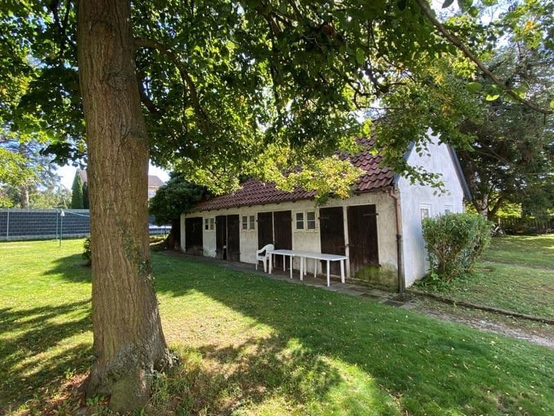 Predaj domu 900 m², pozemek 2.940 m², Weetzer Kirchweg 6, Ronnenberg, Dolné Sasko Predaj domu 900 m², pozemek 2.940 m², Weetzer Kirchweg 6, Ronnenberg, Dolné Sasko