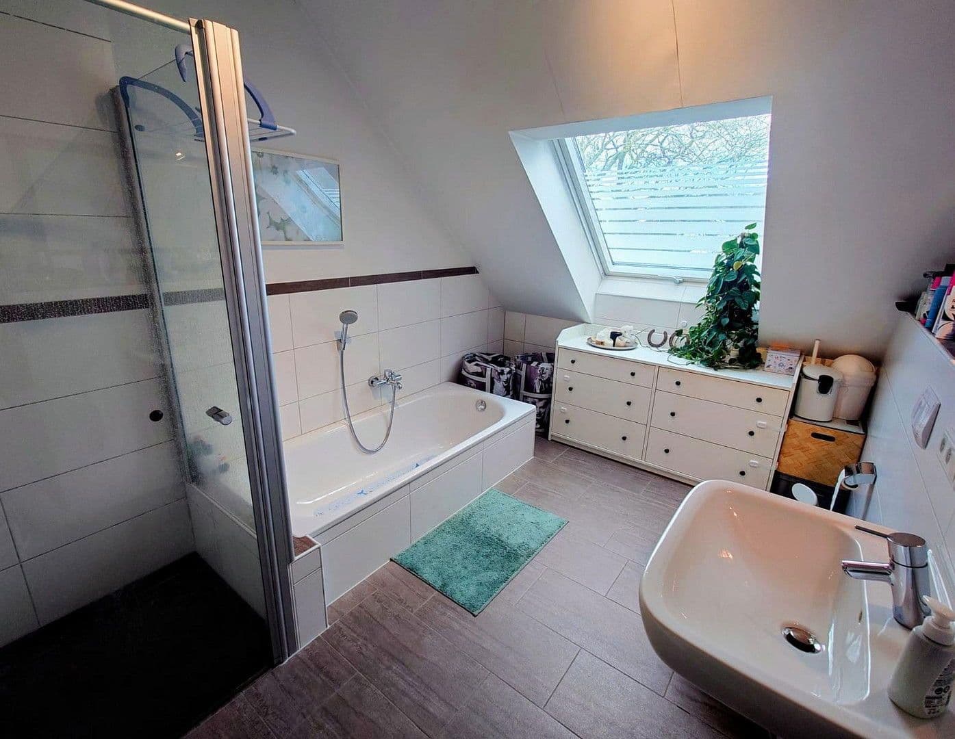 Prenájom bytu 4-izbový 105 m², Klünersweg 14, Paderborn, Severné Porýnie - Westfálsko Prenájom bytu 4-izbový 105 m², Klünersweg 14, Paderborn, Severné Porýnie - Westfálsko