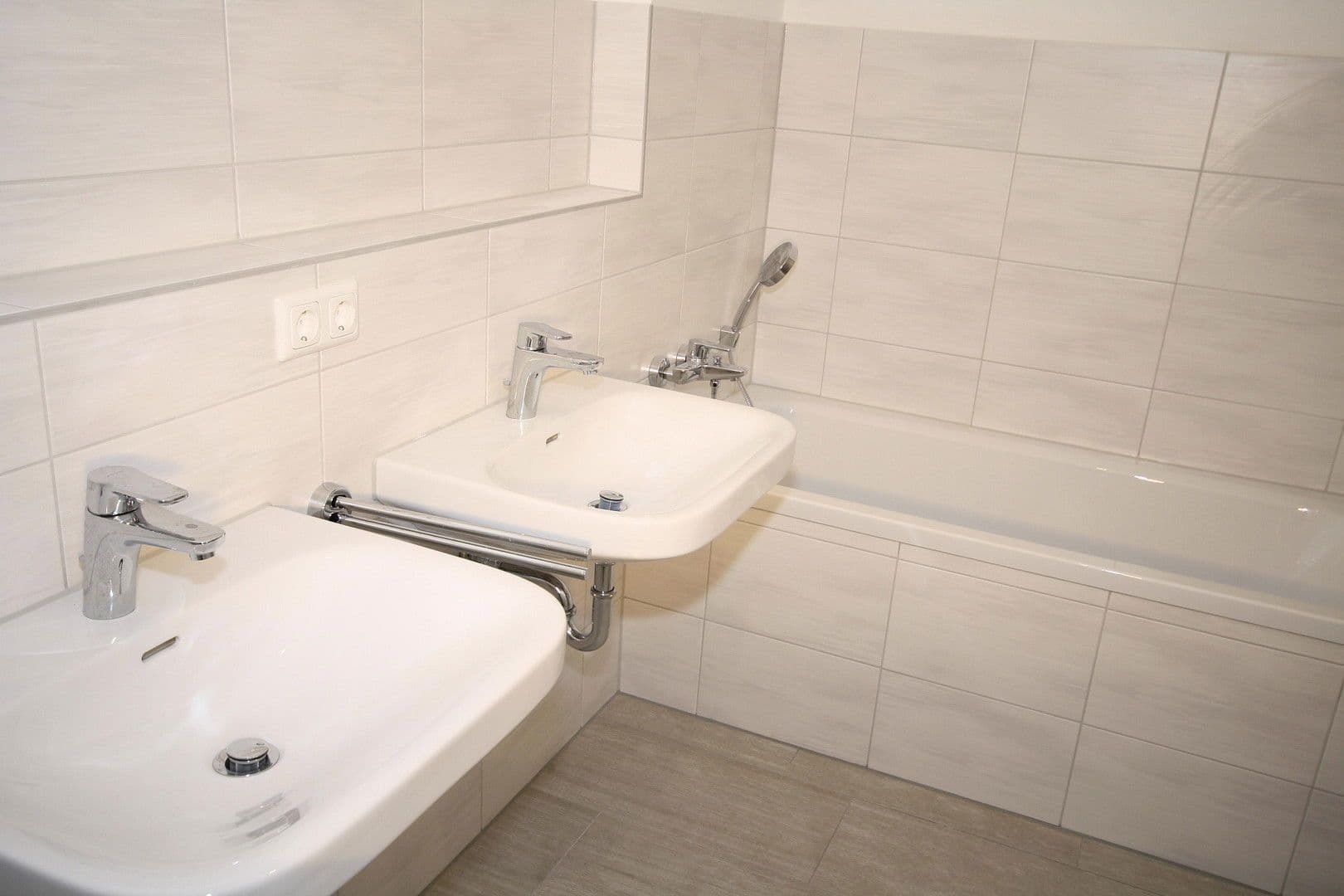 Prenájom bytu 4-izbový 101 m², Gothaer Straße 34, Suhl, Durínsko Prenájom bytu 4-izbový 101 m², Gothaer Straße 34, Suhl, Durínsko