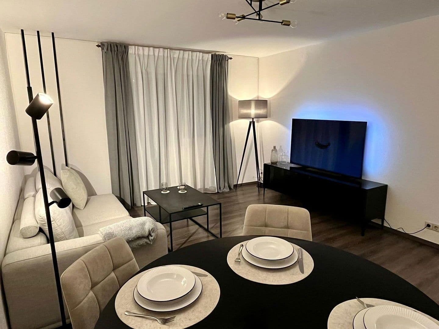 Prenájom bytu 2-izbový 53 m², Stuttgart, Bádensko-Wurttembersko Prenájom bytu 2-izbový 53 m², Stuttgart, Bádensko-Wurttembersko