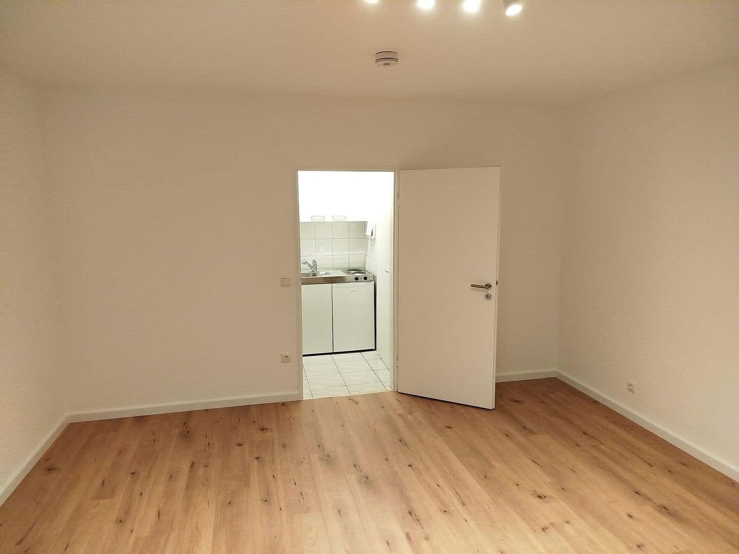 Prenájom bytu 1-izbový 25 m², Dieburger Straße 73, Darmstadt, Hesensko Prenájom bytu 1-izbový 25 m², Dieburger Straße 73, Darmstadt, Hesensko