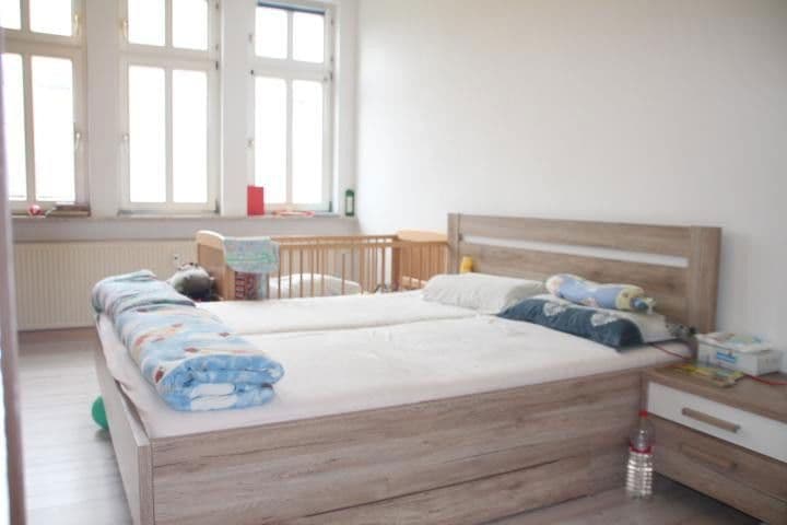 Prenájom bytu 4-izbový 110 m², Coburger Allee 17, Sonneberg, Durínsko Prenájom bytu 4-izbový 110 m², Coburger Allee 17, Sonneberg, Durínsko