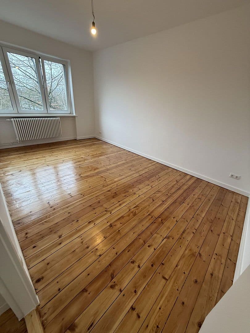 Prenájom bytu 5-izbový 105 m², Schlangenbader Straße, Berlin, Berlín Prenájom bytu 5-izbový 105 m², Schlangenbader Straße, Berlin, Berlín