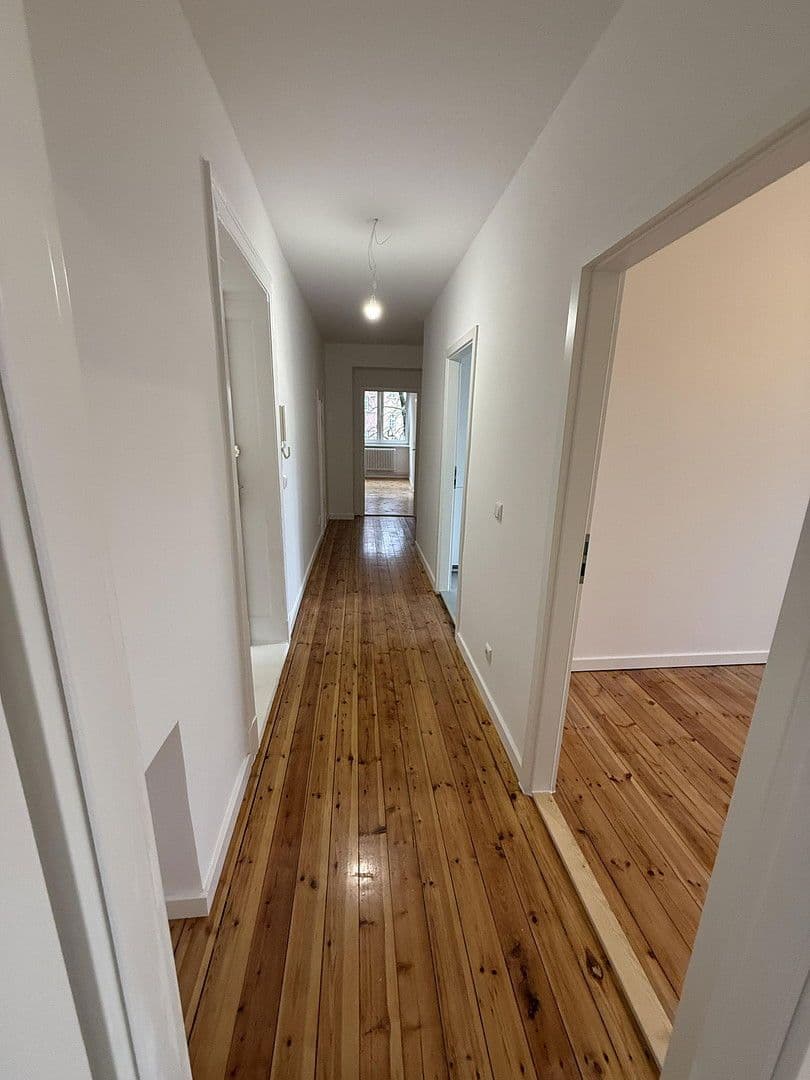 Prenájom bytu 5-izbový 105 m², Schlangenbader Straße, Berlin, Berlín Prenájom bytu 5-izbový 105 m², Schlangenbader Straße, Berlin, Berlín