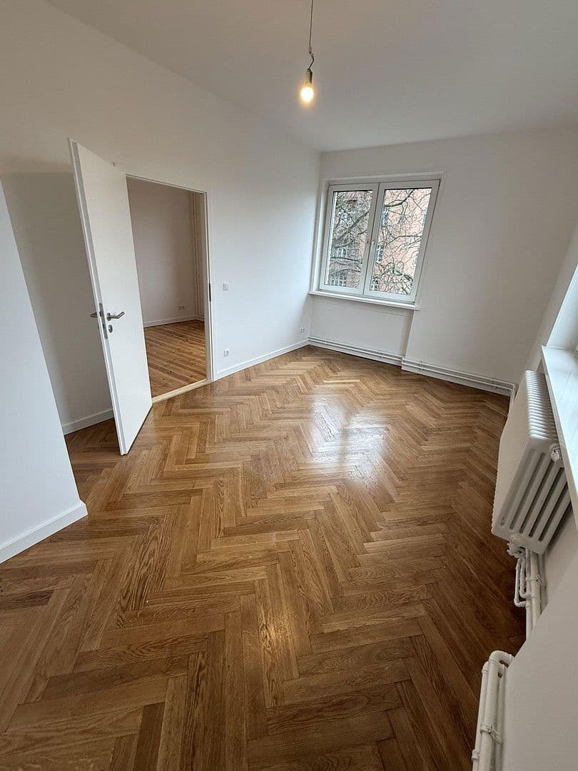 Prenájom bytu 5-izbový 105 m², Schlangenbader Straße, Berlin, Berlín Prenájom bytu 5-izbový 105 m², Schlangenbader Straße, Berlin, Berlín