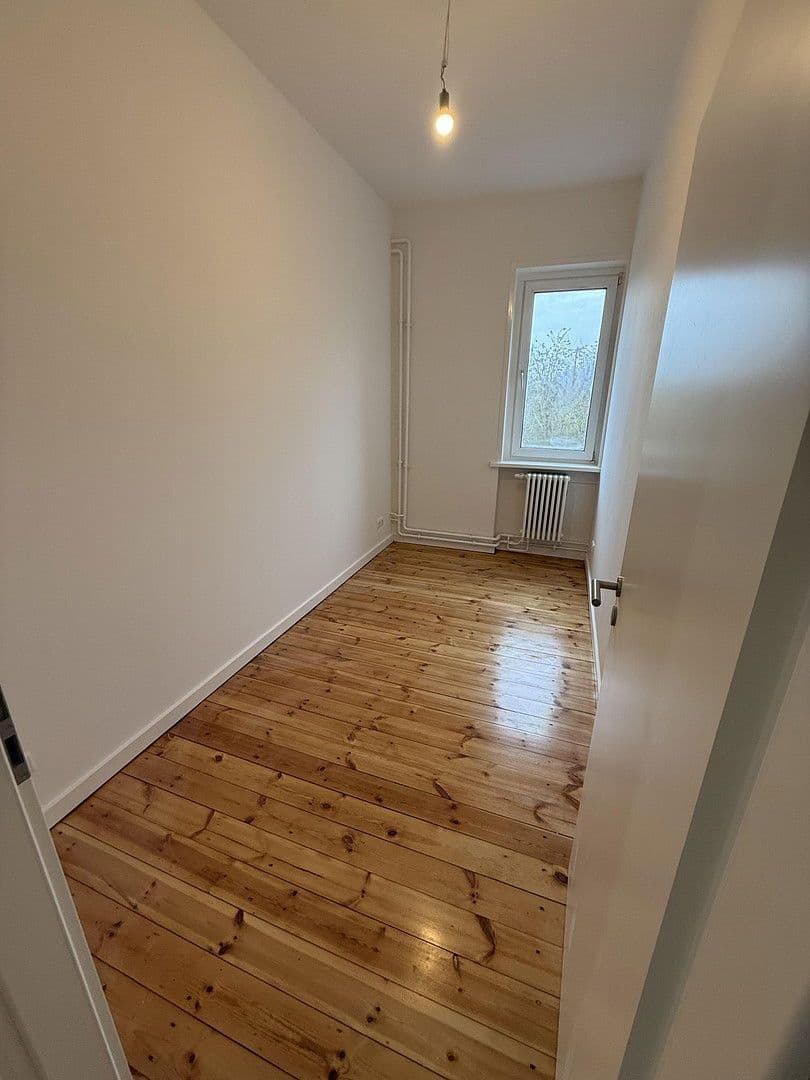 Prenájom bytu 5-izbový 105 m², Schlangenbader Straße, Berlin, Berlín Prenájom bytu 5-izbový 105 m², Schlangenbader Straße, Berlin, Berlín