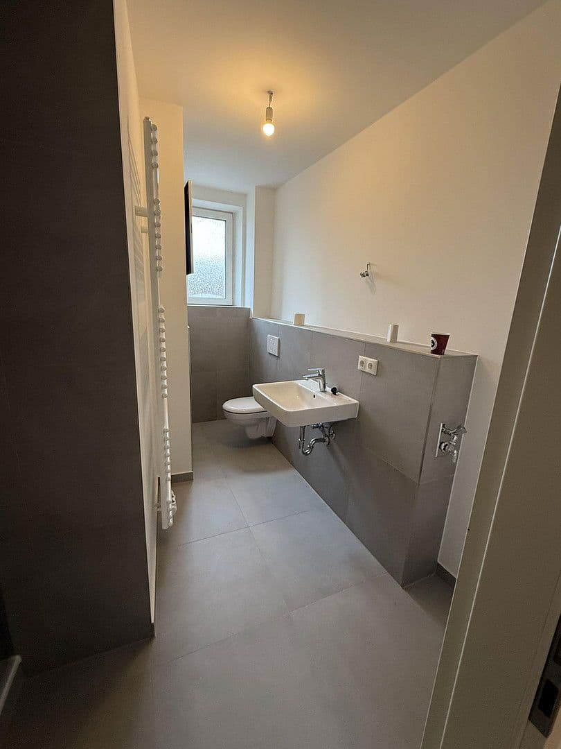 Prenájom bytu 5-izbový 105 m², Schlangenbader Straße, Berlin, Berlín Prenájom bytu 5-izbový 105 m², Schlangenbader Straße, Berlin, Berlín