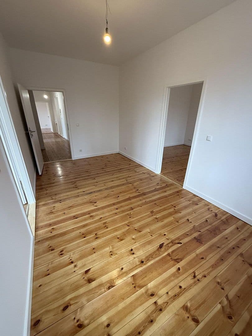 Prenájom bytu 5-izbový 105 m², Schlangenbader Straße, Berlin, Berlín Prenájom bytu 5-izbový 105 m², Schlangenbader Straße, Berlin, Berlín