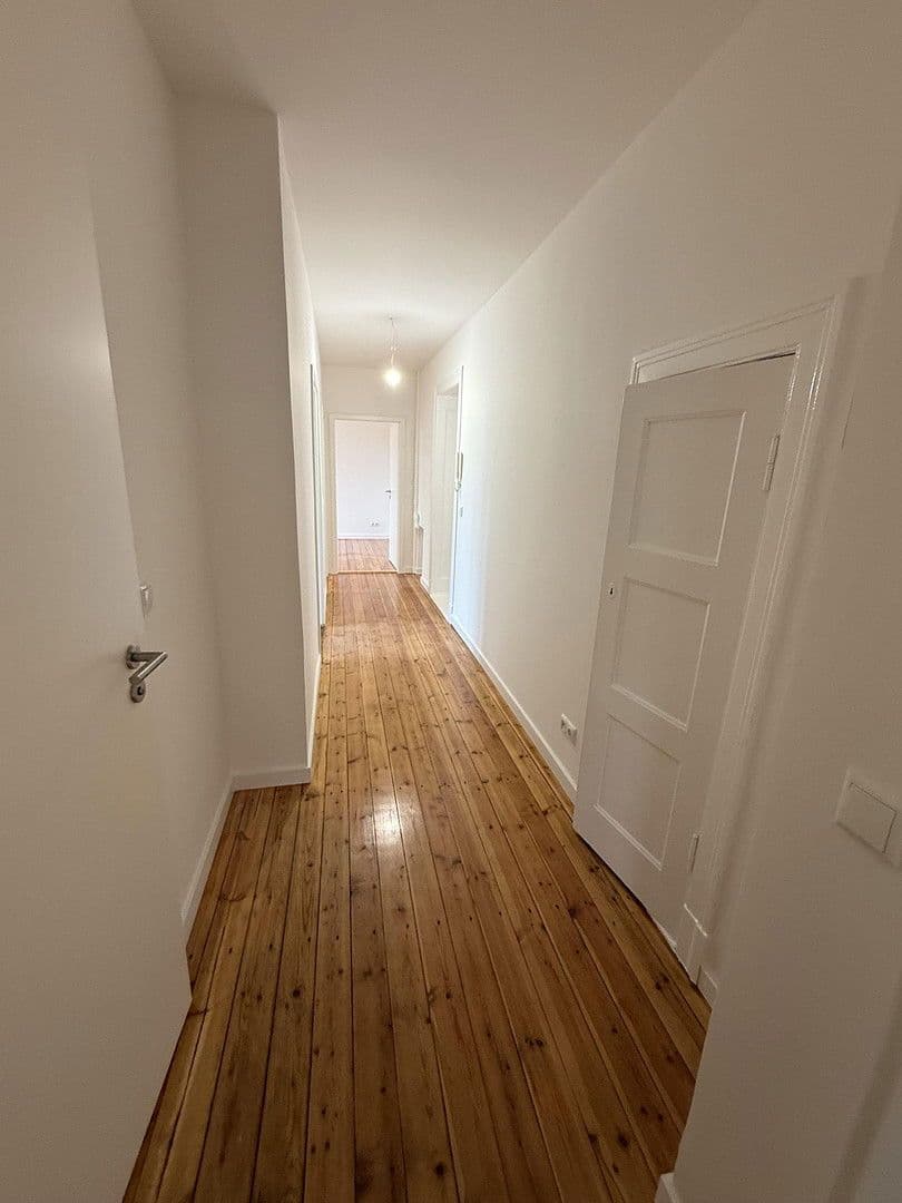 Prenájom bytu 5-izbový 105 m², Schlangenbader Straße, Berlin, Berlín Prenájom bytu 5-izbový 105 m², Schlangenbader Straße, Berlin, Berlín