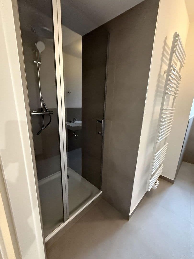 Prenájom bytu 5-izbový 105 m², Schlangenbader Straße, Berlin, Berlín Prenájom bytu 5-izbový 105 m², Schlangenbader Straße, Berlin, Berlín