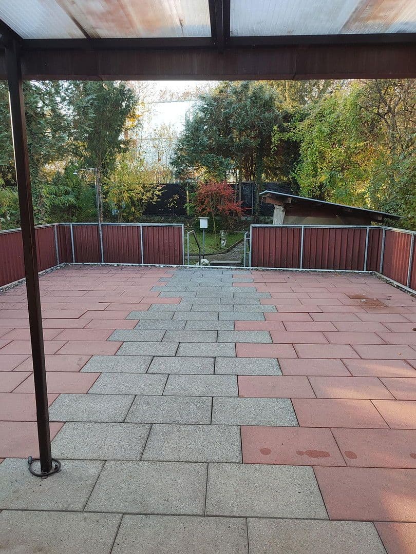 Prenájom bytu 2-izbový 80 m², Reutlingen, Bádensko-Wurttembersko Prenájom bytu 2-izbový 80 m², Reutlingen, Bádensko-Wurttembersko