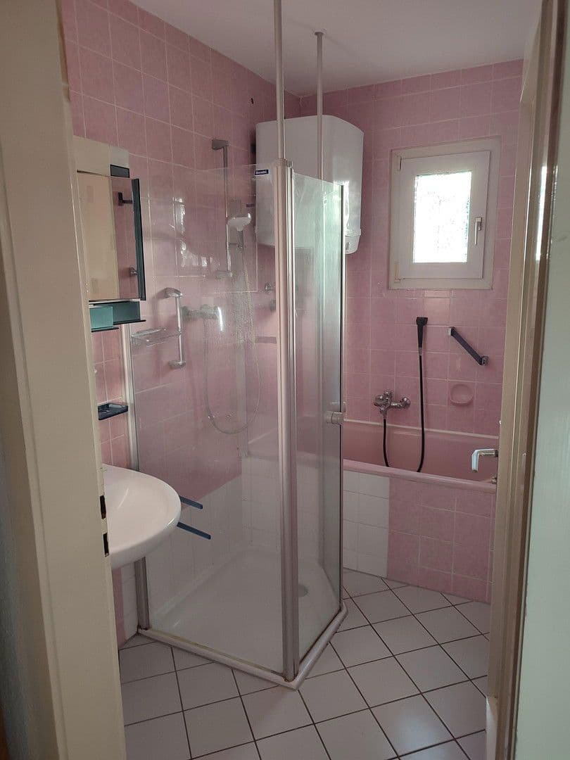 Prenájom bytu 2-izbový 80 m², Reutlingen, Bádensko-Wurttembersko Prenájom bytu 2-izbový 80 m², Reutlingen, Bádensko-Wurttembersko