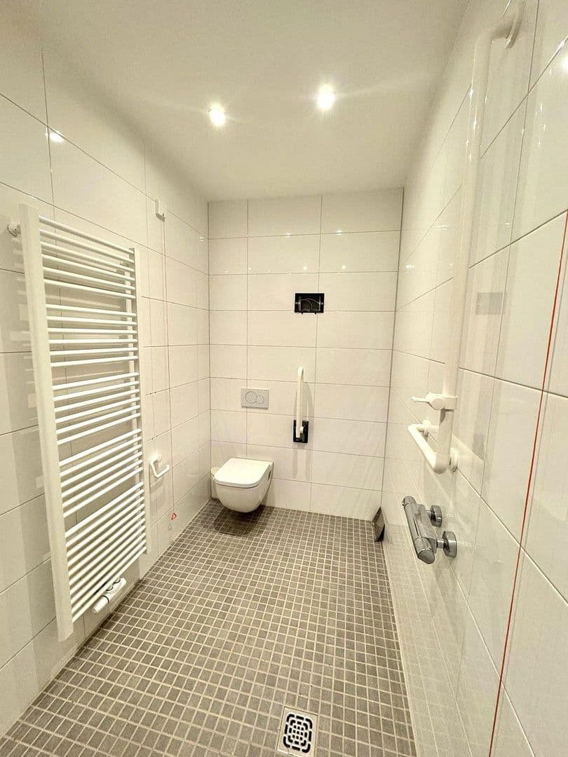 Predaj domu 7.645 m², pozemek 10.000 m², Nidda, Hesensko Predaj domu 7.645 m², pozemek 10.000 m², Nidda, Hesensko